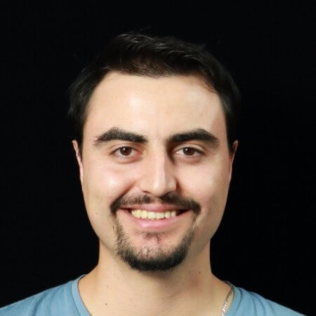 Headshot of Daniel Ampuero Anca