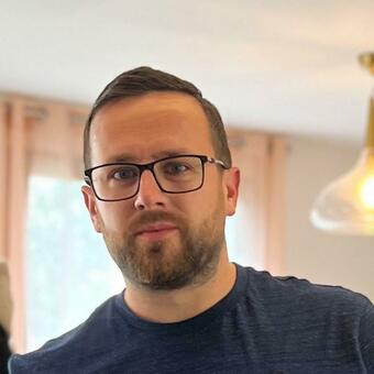 Headshot of Jordan Hanley